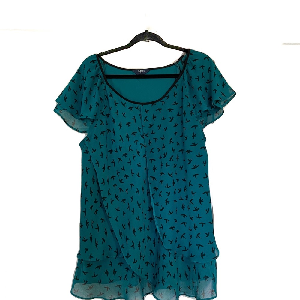 Blouse with capped sleeves